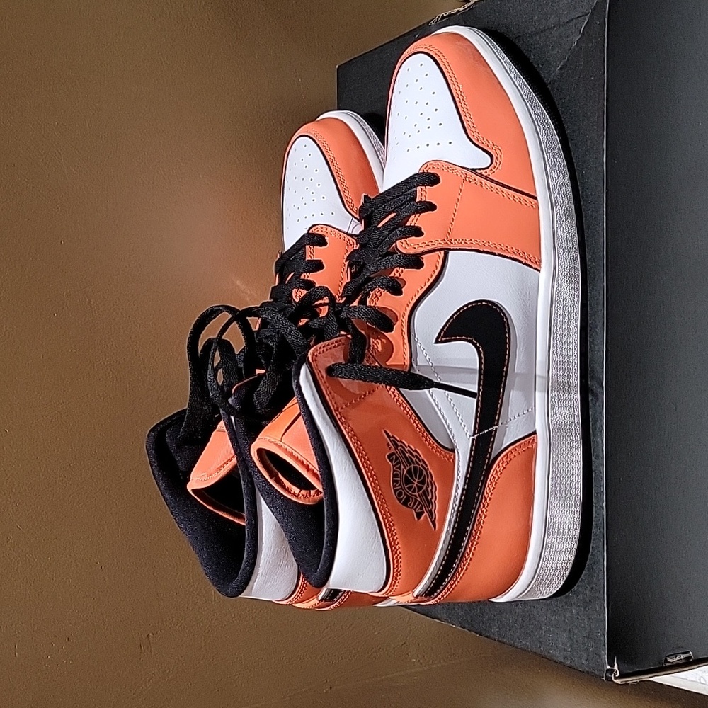 Air Jordan 1 Mid Size 12 patent orange and Black